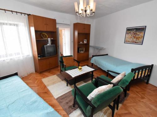 Holiday Home Katarina with Swimming Pool