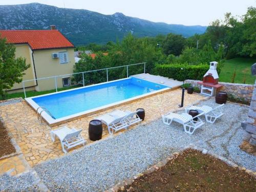 Holiday Home Katarina with Swimming Pool