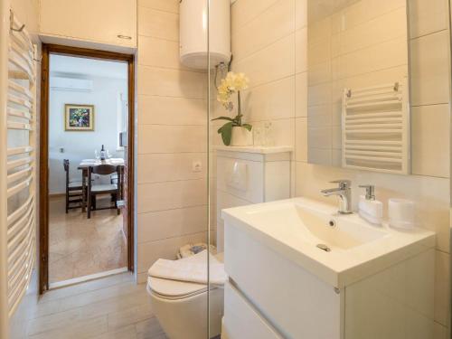 Apartment Karla - Two-Bedroom Apartment with Sea View