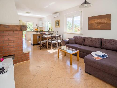 Apartment Karla - Two-Bedroom Apartment with Sea View