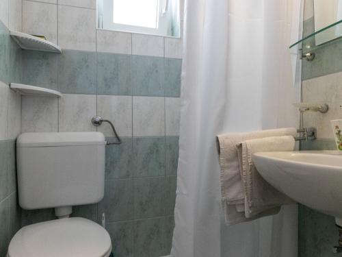 Apartments Belenum - Double Room with Balcony and Sea View no 2