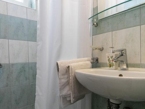 Apartments Belenum - Double Room with Balcony and Sea View no 2