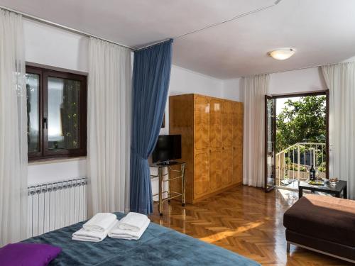 Apartment Vukic - Studio Apartment with Terrace and Garden View