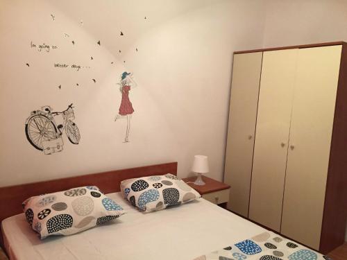 Apartments Roko ST - Economy One Bedroom Apartment with Shared Terrace A2