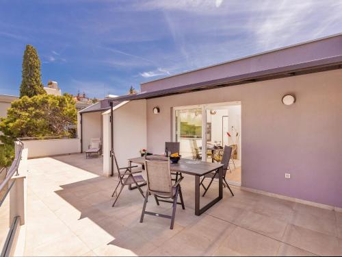 Apartment Life Plus-Two Bedroom Apartment with Terrace