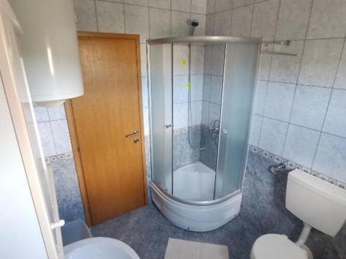 Koupelna v ubytování Apartments Vala - One Bedroom Apartment with Sea View A2