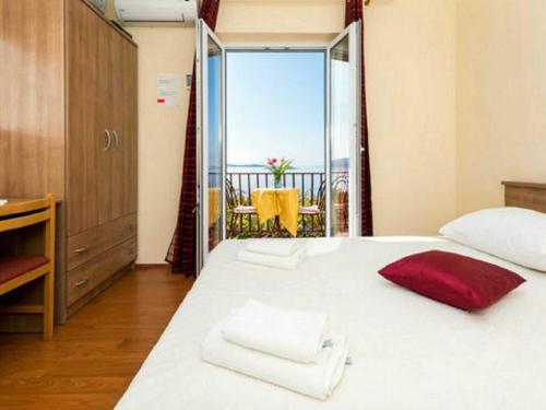 Guest House Fontana - One Bedroom Apartment with Balcony and Sea View
