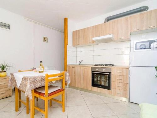 Guest House Fontana - One Bedroom Apartment with Balcony and Sea View