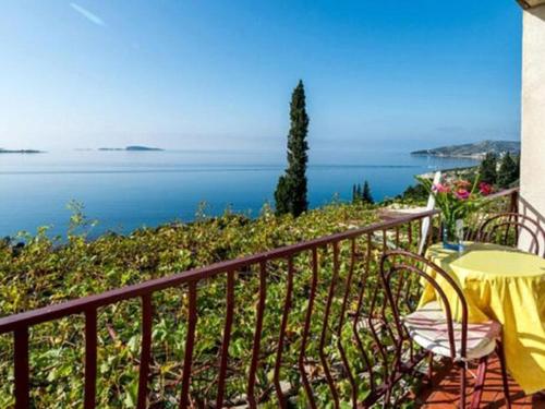 Guest House Fontana - One Bedroom Apartment with Balcony and Sea View