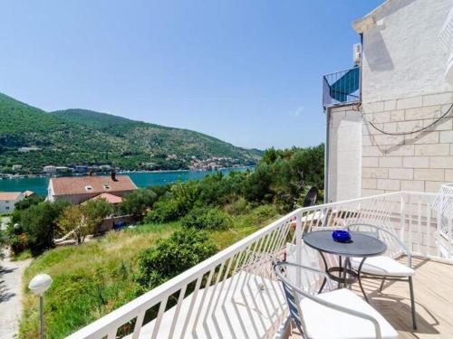 3 bedroom apartment with balcony