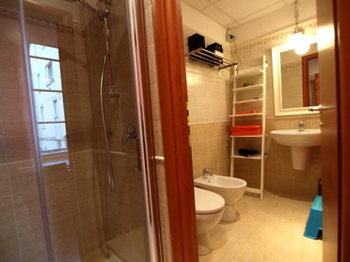 Kylpyhuone majoituspaikassa Andres Guest house Sanremo