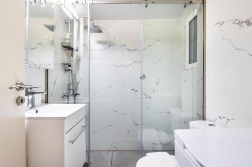 Selany's Chic Apartment in the Heart of Athens
