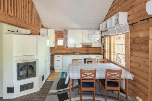 Kuchyň nebo kuchyňský kout v ubytování Poukama Cottage Päijätsalo