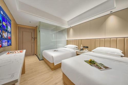 Postel nebo postele na pokoji v ubytování Meiye Hotel Zhujiang Newtown - Wuyangcun Metro - Canton Fair