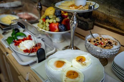 a buffet of food with eggs on plates on a table at Dimora Bandinelli in Florence