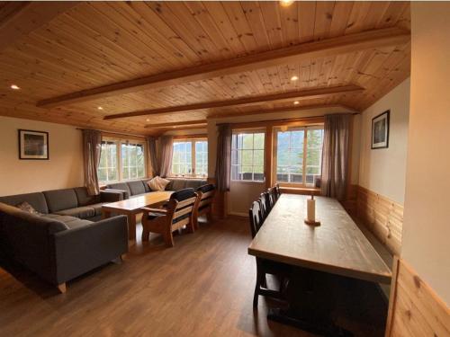 a living room with a couch and a table at Ruud Tun in Hafjell