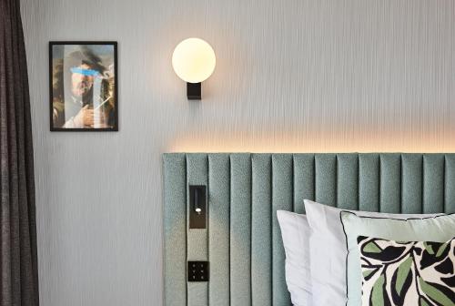 Katil atau katil-katil dalam bilik di H4 Hotel Wyndham Paris Pleyel Resort