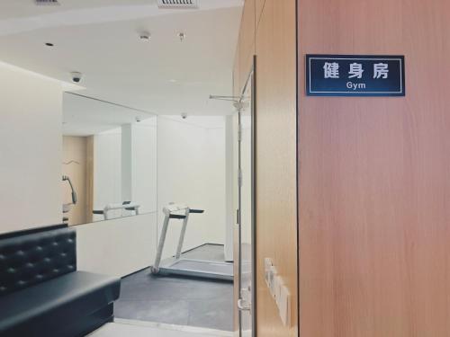 a sign on a door in a hospital room at Dayin Garden Hotel -People's Square & Nanjing Road-Large Social Area -Bar -Café -Gym -Free Laundry Luggage Storage -24H Front Desk-English Service in Shanghai