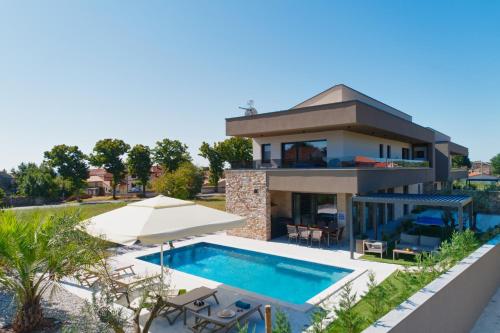 Villa Bavigo for 8 people near Pula with wellness & children playground