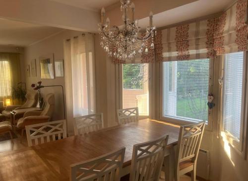 Khu vực ghế ngồi tại Rovavisit Grand Villa