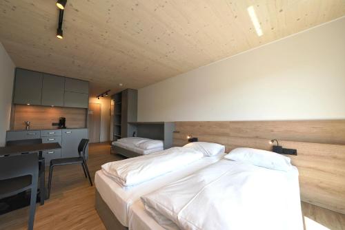 Ένα ή περισσότερα κρεβάτια σε δωμάτιο στο Timber One Boardinghouse Dorfen