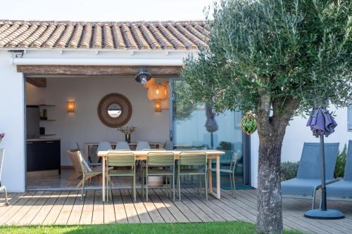 Maison rénovée avec piscine chauffée à deux pas de la mer