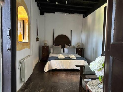 Ένα ή περισσότερα κρεβάτια σε δωμάτιο στο Casona con encanto, siglo XVIII