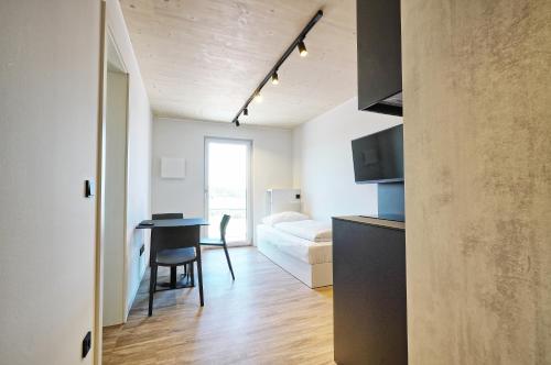 Η κουζίνα ή μικρή κουζίνα στο Timber One Boardinghouse Dorfen
