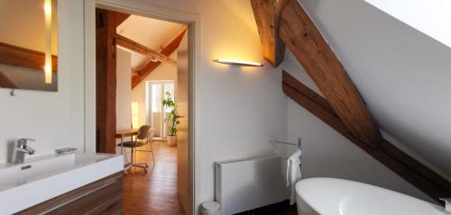 Postel nebo postele na pokoji v ubytování Exklusive Penthouse Wohnung, nahe zur Schweiz