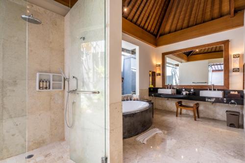 Koupelna v ubytování The Akasha Seminyak Bali Luxury Villas