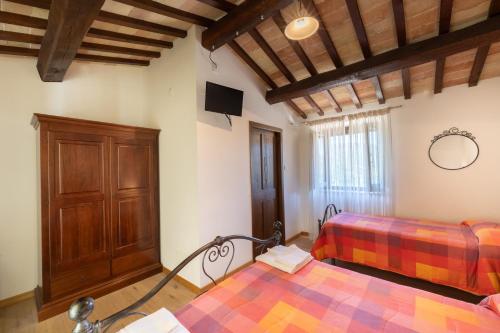 Agriturismo Rocca del Neraにあるベッド