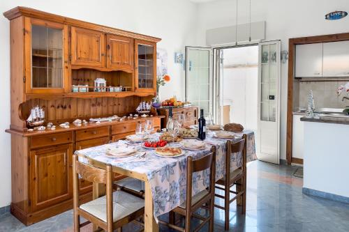Η κουζίνα ή μικρή κουζίνα στο White Sand Private Villa