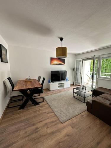 a living room with a table and a couch at Neues Apartment in Stuttgart in Hoffeld