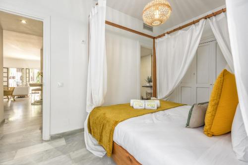 ViVi Homes - Casa Nobu Pool, Garden, Patio & Beach