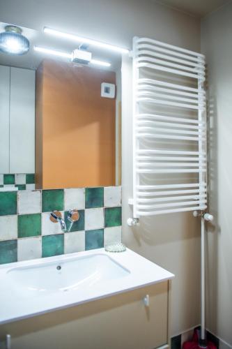 a bathroom with a sink and a mirror at Apartament Mikołowska z balkonem in Gliwice