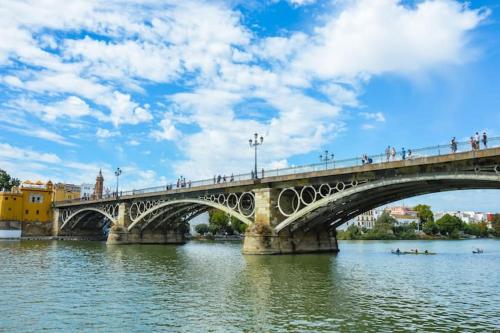 Riverside Apartment in Triana