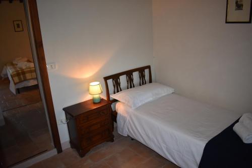 Katil atau katil-katil dalam bilik di Agriturismo Il Loppo, your Home in the Woods