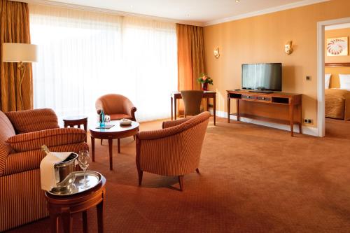TV a/nebo společenská místnost v ubytování Hotel Gran BelVeder & Ostsee Therme Resort & Spa