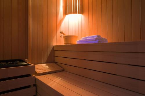 a sauna with a light and a towel on thevisor at Locanda al Vescovo & SPA in Verona