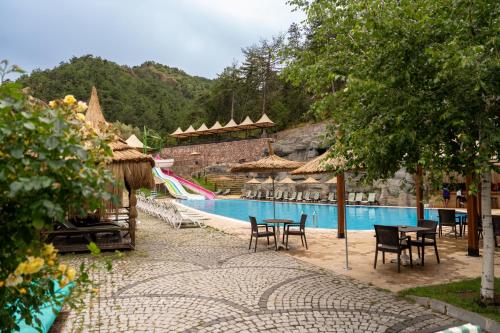 The swimming pool at or close to Cam Thermal Resort Hotel & Spa