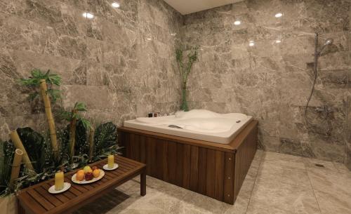 A bathroom at Cam Thermal Resort Hotel & Spa