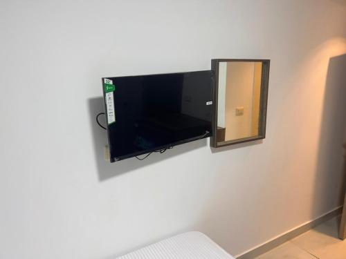 Μια τηλεόραση ή/και κέντρο ψυχαγωγίας στο villa 17