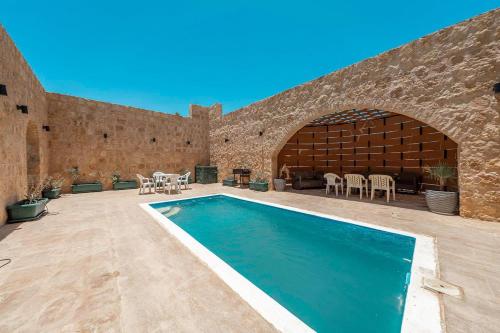 Bazén v ubytování Golden Heights Resort nebo v jeho okolí