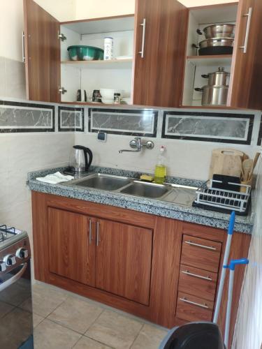 Una cocina o zona de cocina en Immeuble Bisrrah, Deux Pièces