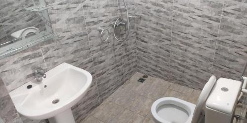 Un baño de Immeuble Bisrrah, Deux Pièces