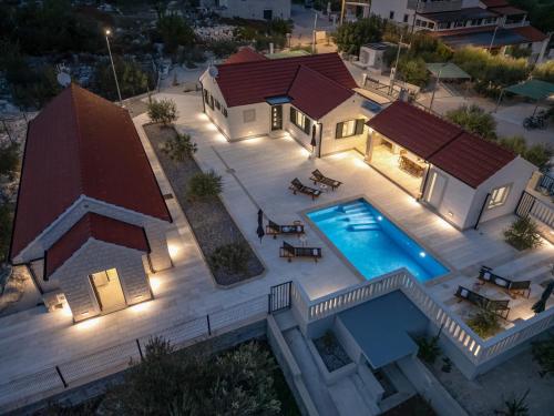 Bazén v ubytování Villa Smokva and Višnja - Resort Moja Stina nebo v jeho okolí