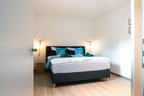 Ένα ή περισσότερα κρεβάτια σε δωμάτιο στο Luxuswohnung am Steinhuder Meer - Tierfreundlich - B