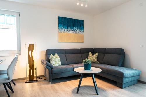 Χώρος καθιστικού στο Luxuswohnung am Steinhuder Meer - Tierfreundlich - B