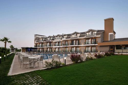 Bazén v ubytování Ramada Resort by Wyndham Pamukkale Thermal nebo v jeho okolí