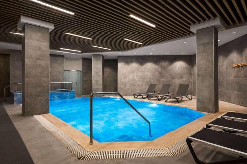Bazén v ubytování Ramada Resort by Wyndham Pamukkale Thermal nebo v jeho okolí